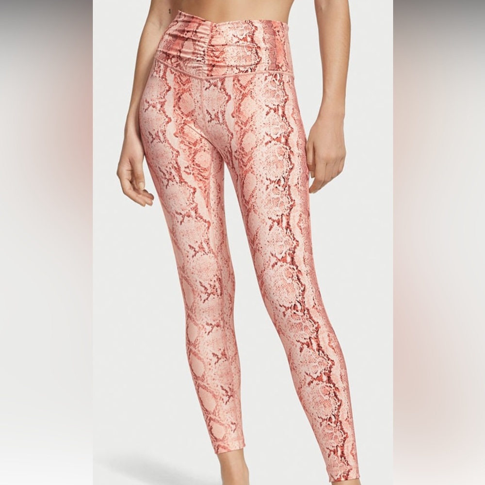 Victoria’s Secret On Point animal print leggings. Size XL. New with tags.